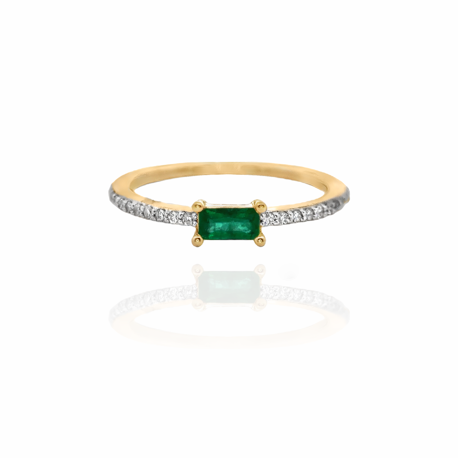 Gilda -Solitaire Emerald Diamond Ring